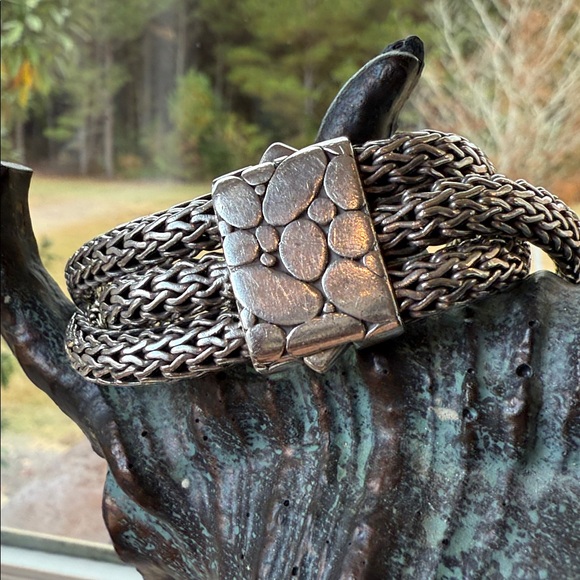 John Hardy bracelet Kali three strand. Authentic perfect condition.
Rare Stunner - Picture 2 of 9